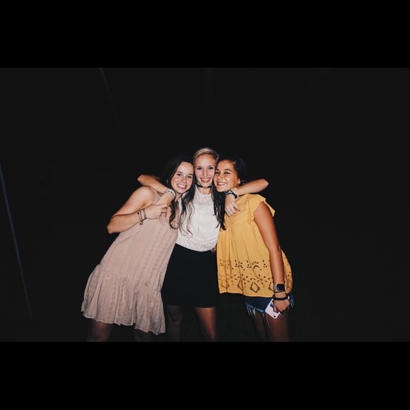 Meet your Posher, Anna worth - Picture 2 of 2